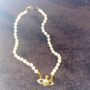 Vivienne Westwood Saturn Pearl choker